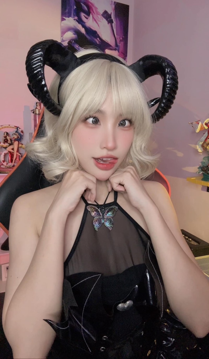 Nu streamer dien bikini khoe dang khong ti vet ben ho boi-Hinh-7