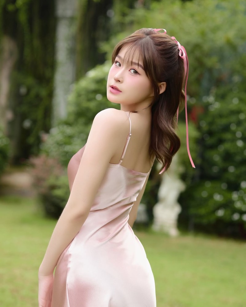 Dan hot girl duoc netizen “so ke” ai moi la nguoi giong dieu nhat-Hinh-4