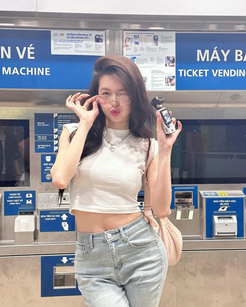 Hot girl truong mua khoe anh check-in Metro Ben Thanh cuc slay-Hinh-4