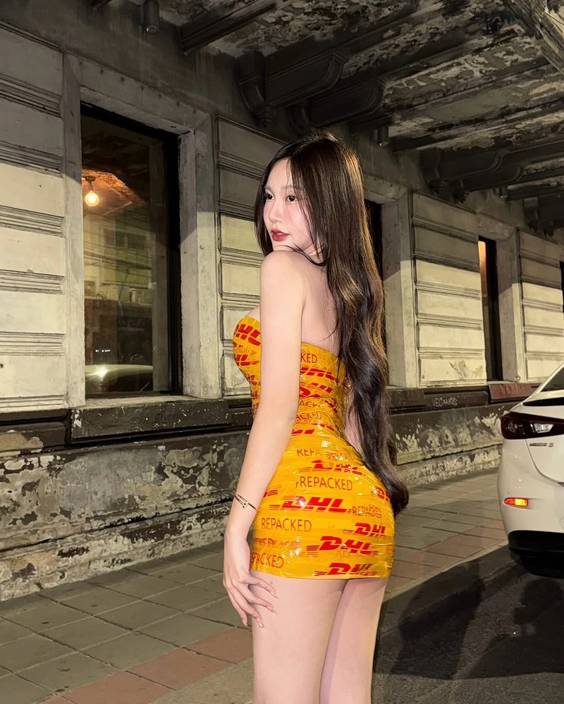 Du trend vay bang keo muon, hot girl trieu fan van hut anh nhin-Hinh-2