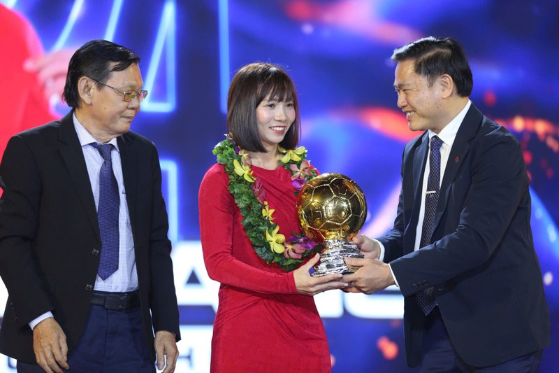 Nhan sac tuoi 37 cua Qua bong vang nu Viet Nam 2024