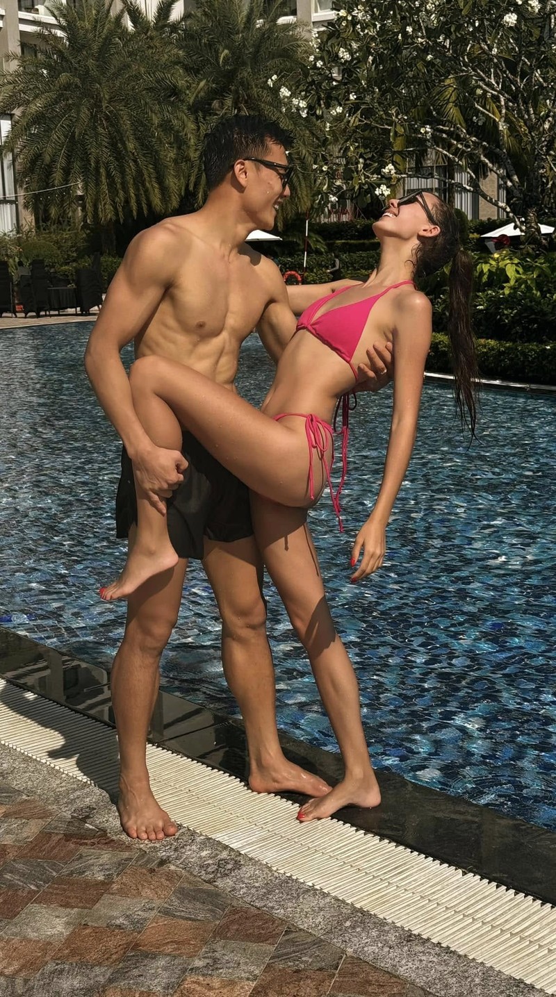 Nhung lan vo Tay cua Bui Tien Dung dien bikini khoe dang-Hinh-7