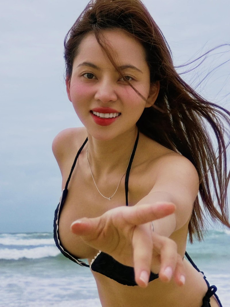 Ngo Lan Huong dien bikini khoe body nong bong tren bien-Hinh-2