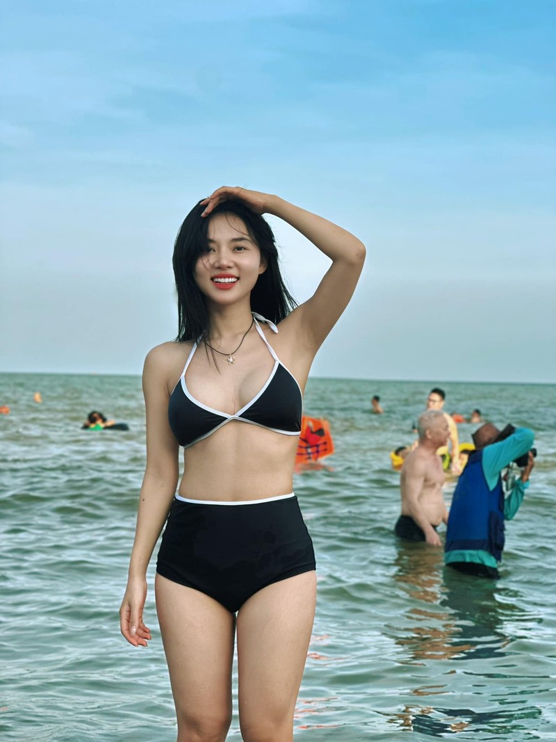 Ngo Lan Huong dien bikini khoe body nong bong tren bien-Hinh-9