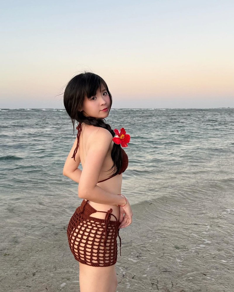 Hot girl Faptv dien bikini “luoi danh ca” khoe dang “eo thon hong no“-Hinh-3