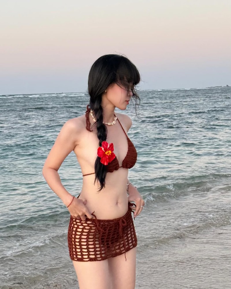 Hot girl Faptv dien bikini “luoi danh ca” khoe dang “eo thon hong no“-Hinh-5