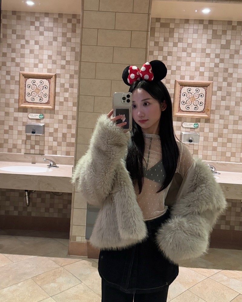 Streamer co giao dien ao xuyen thau di Disneyland hut anh nhin-Hinh-4