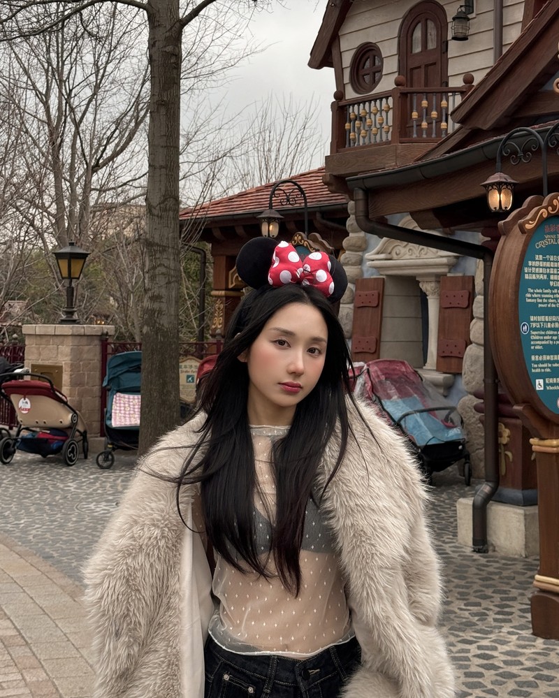 Streamer co giao dien ao xuyen thau di Disneyland hut anh nhin-Hinh-6