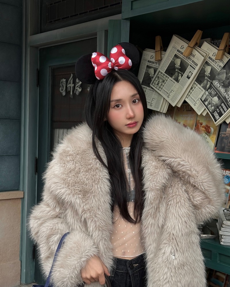 Streamer co giao dien ao xuyen thau di Disneyland hut anh nhin-Hinh-7