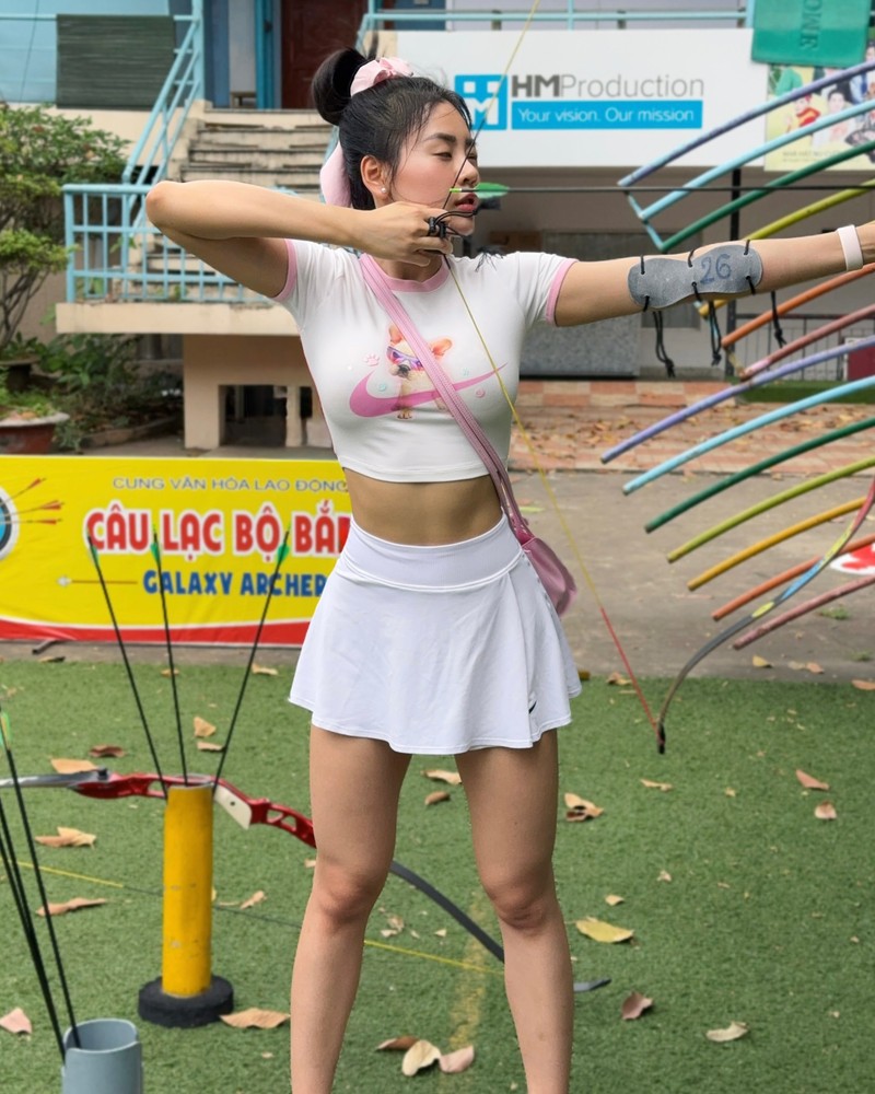 Thu suc voi ban cung, hot girl gym de lo canh tay bam tim-Hinh-5