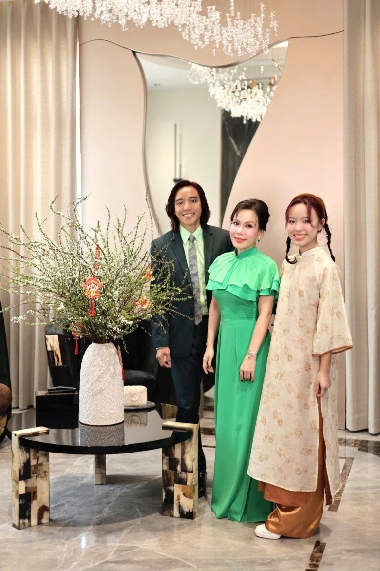 Con gai Viet Huong o biet thu 300 ty van di lam them-Hinh-5