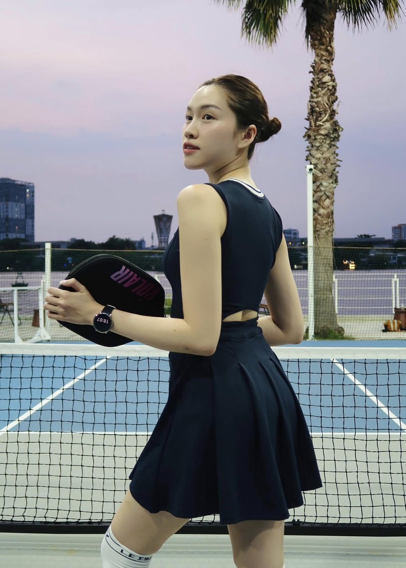MC “chan dai nhat Viet Nam” khoe than thai tren san pickleball-Hinh-3