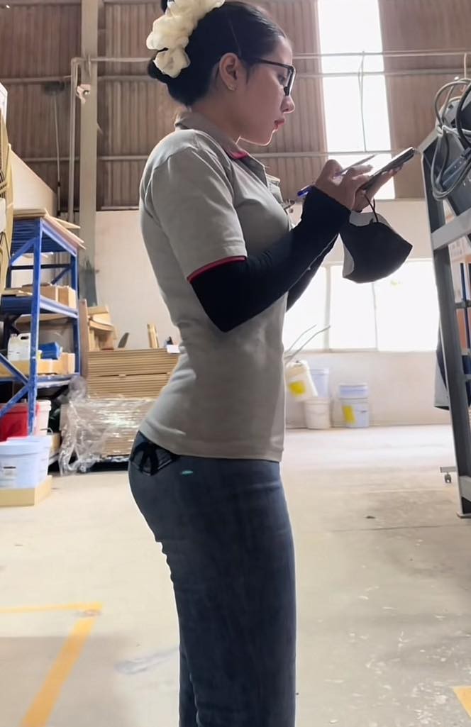 Co cong nhan viral khap MXH voi nhung man khoe dang gay tranh cai-Hinh-2