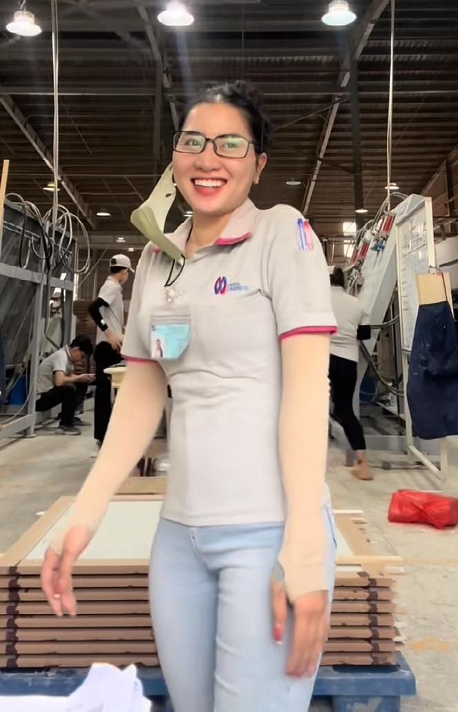 Co cong nhan viral khap MXH voi nhung man khoe dang gay tranh cai-Hinh-8