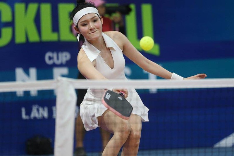 Soi loat outfit cuc dau tu cua Hien Ho tren san pickleball-Hinh-8