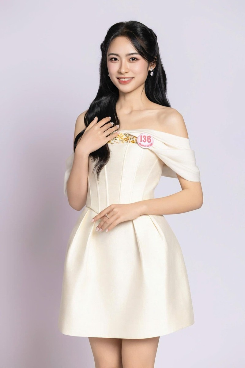 Nhan sac thi sinh thi Hoa hau duoc vi nhu “bach nguyet quang“