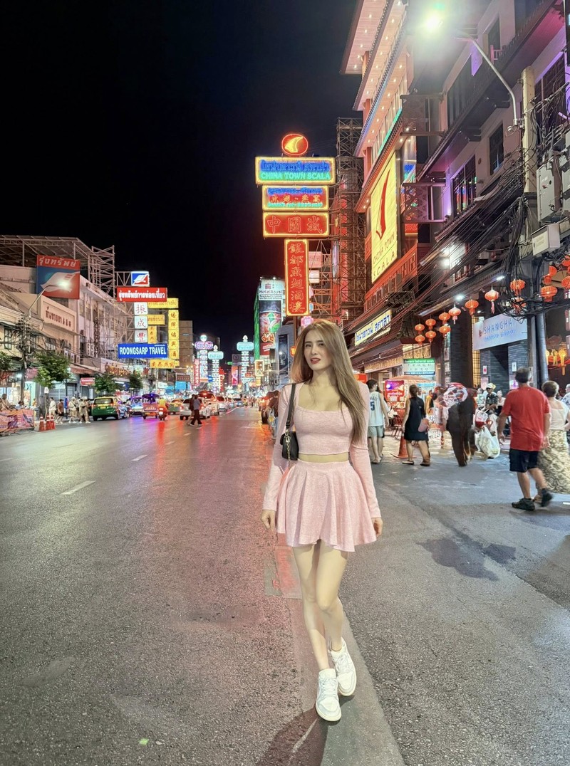 Em gai Cong Vinh dien bra chiem tron spotlight tai le hoi te nuoc-Hinh-8