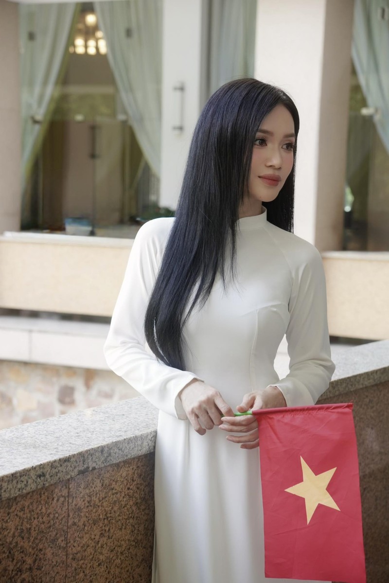 Si Thanh dien ao dai trang, khoe giao dien “con gai Viet Nam”-Hinh-10