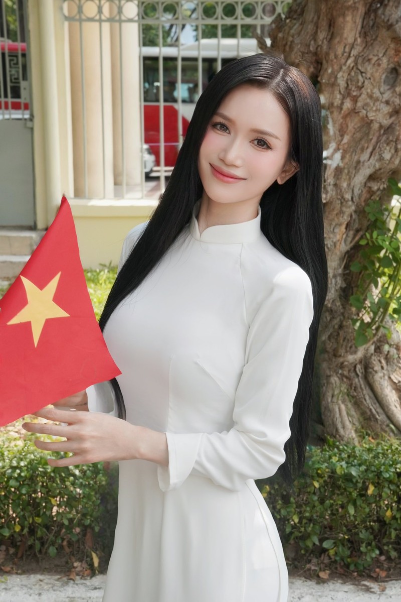 Si Thanh dien ao dai trang, khoe giao dien “con gai Viet Nam”