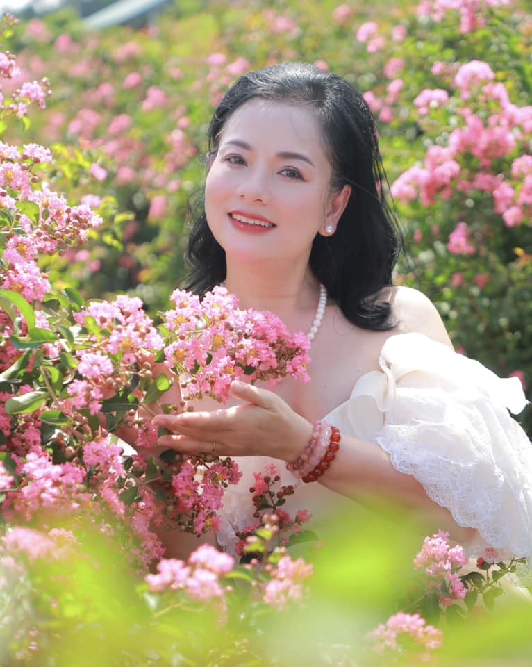 Nu dien vien mang quan ham Dai ta rang ngoi o tuoi U60-Hinh-10