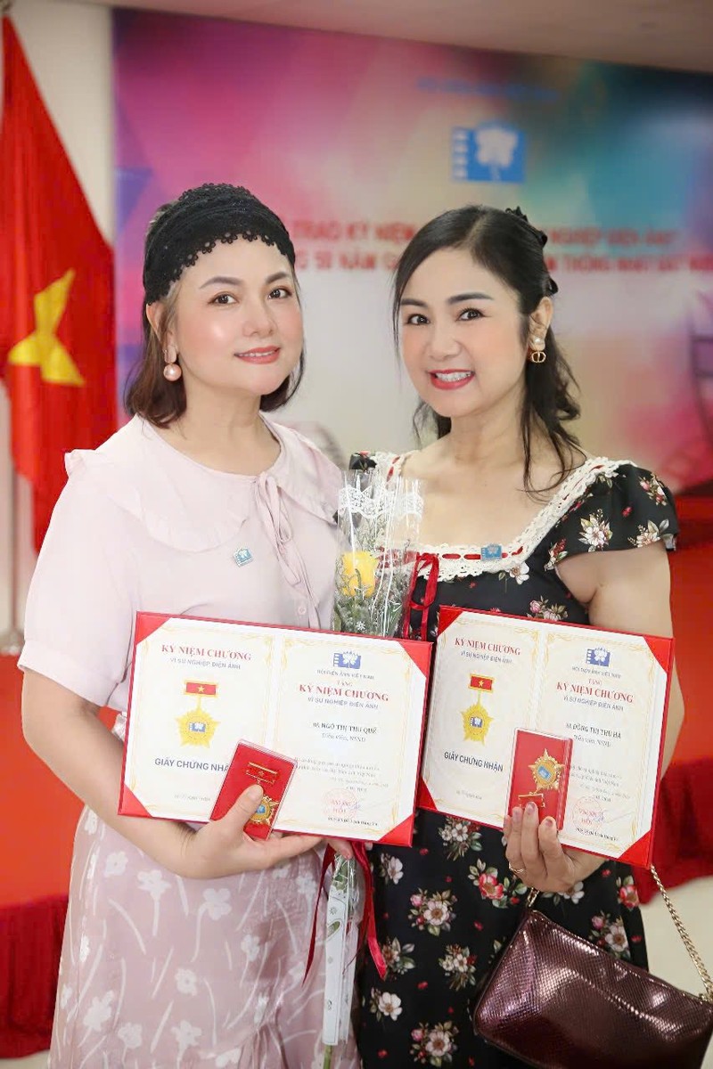 Nu dien vien mang quan ham Dai ta rang ngoi o tuoi U60-Hinh-2