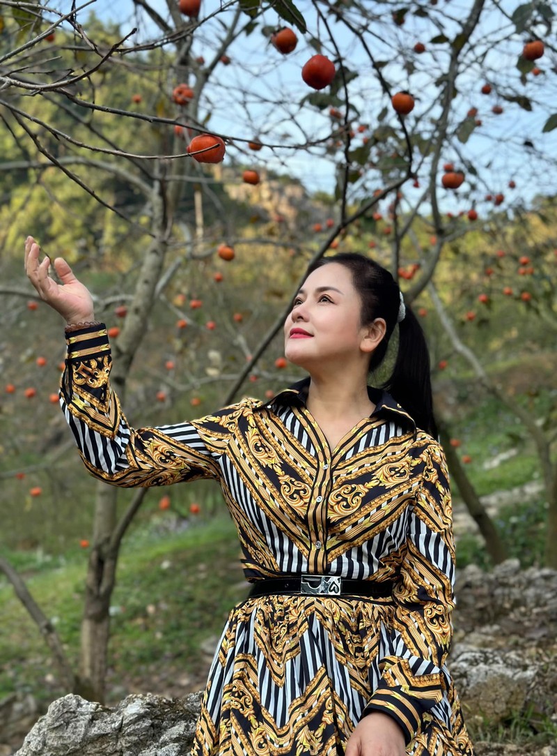 Nu dien vien mang quan ham Dai ta rang ngoi o tuoi U60-Hinh-7