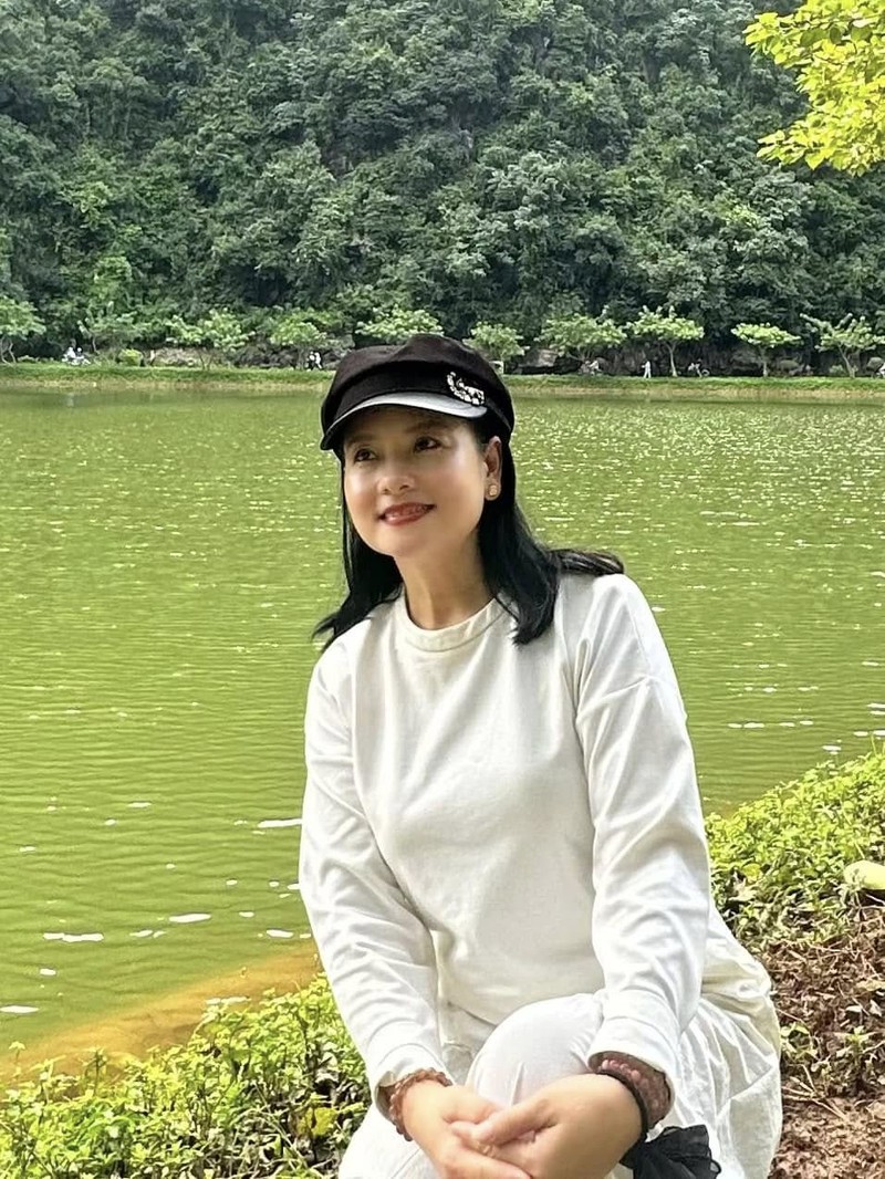 Nu dien vien mang quan ham Dai ta rang ngoi o tuoi U60-Hinh-8