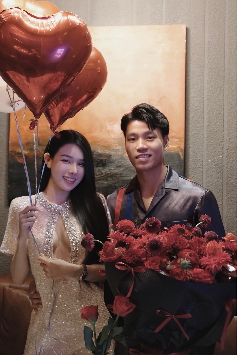 Ban gai Van Thanh so huu ve dep chuan “nu than phong gym“-Hinh-10