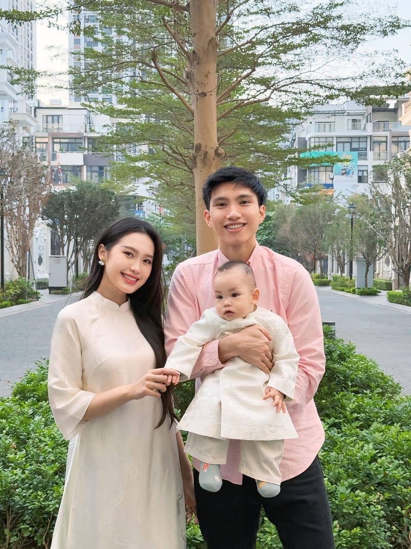 Loat nang WAGs Viet so huu ve dep “gai mot con mon con mat“-Hinh-2