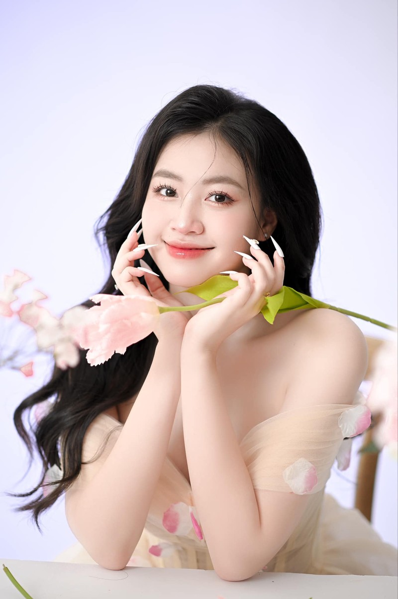 “Hot girl dat vo” don tim nguoi doi dien voi nu cuoi toa nang-Hinh-4