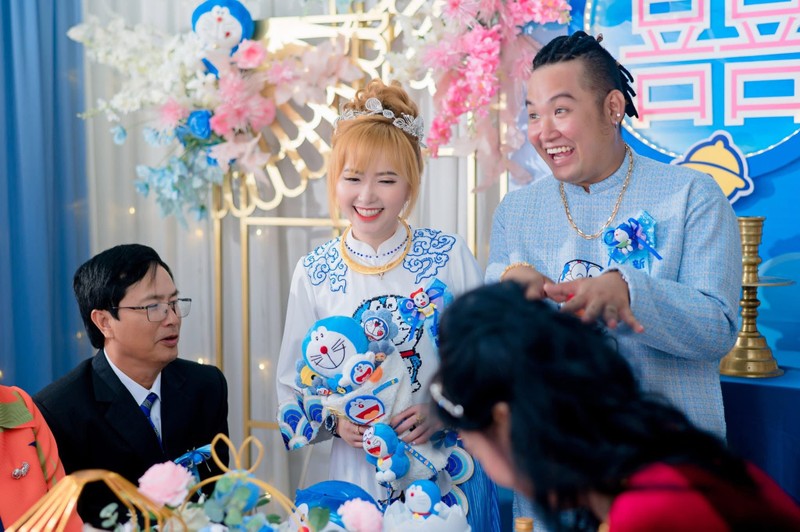 Dam cuoi viral coi mang vi co dau chu re mac ao dai Doremon-Hinh-2