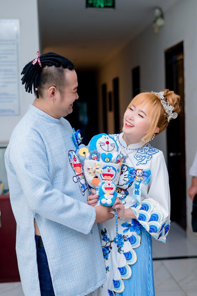 Dam cuoi viral coi mang vi co dau chu re mac ao dai Doremon