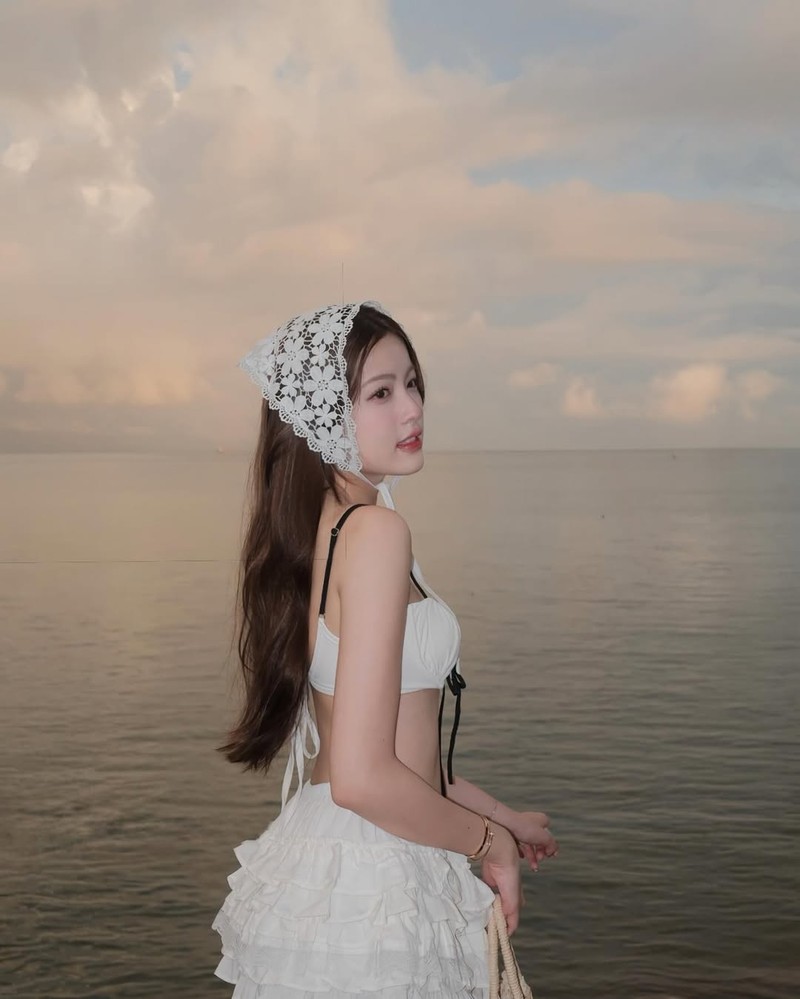 Hot girl Tang My Han khoe eo thon cuc pham trong loat anh moi