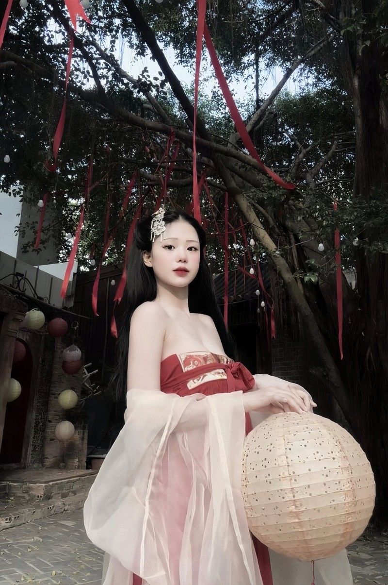 Hoa than thanh my nhan co trang, nu coser khien fan kho roi mat-Hinh-2