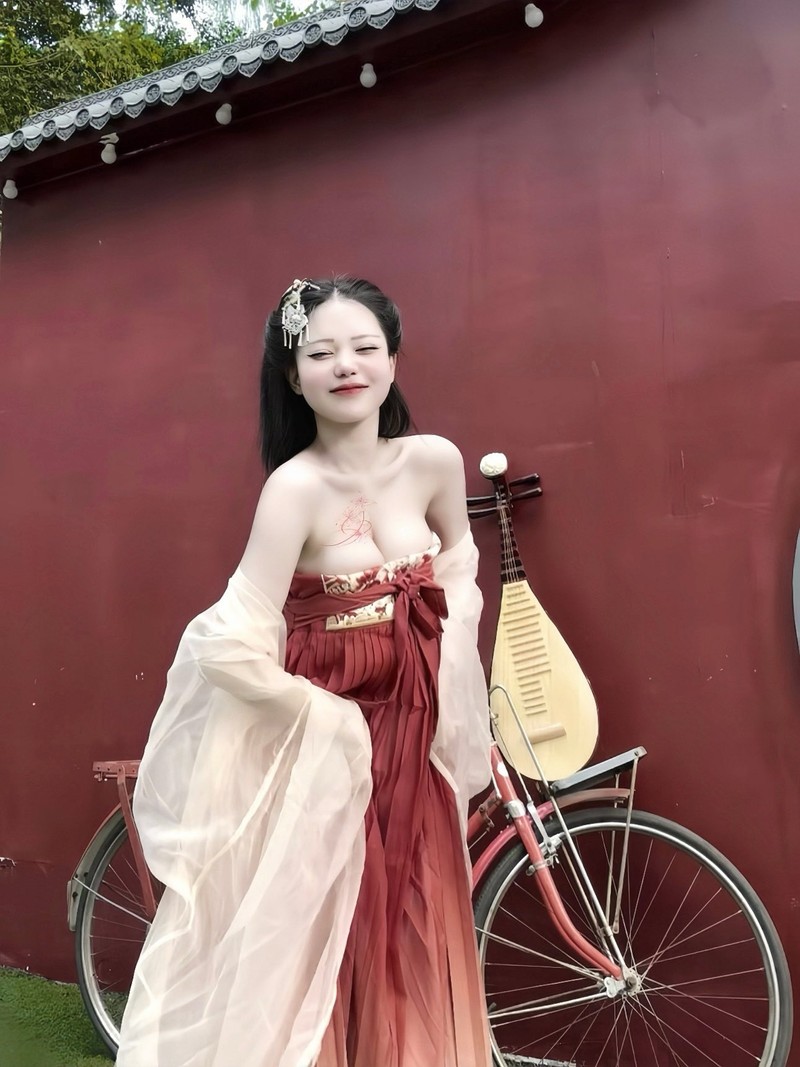 Hoa than thanh my nhan co trang, nu coser khien fan kho roi mat-Hinh-3