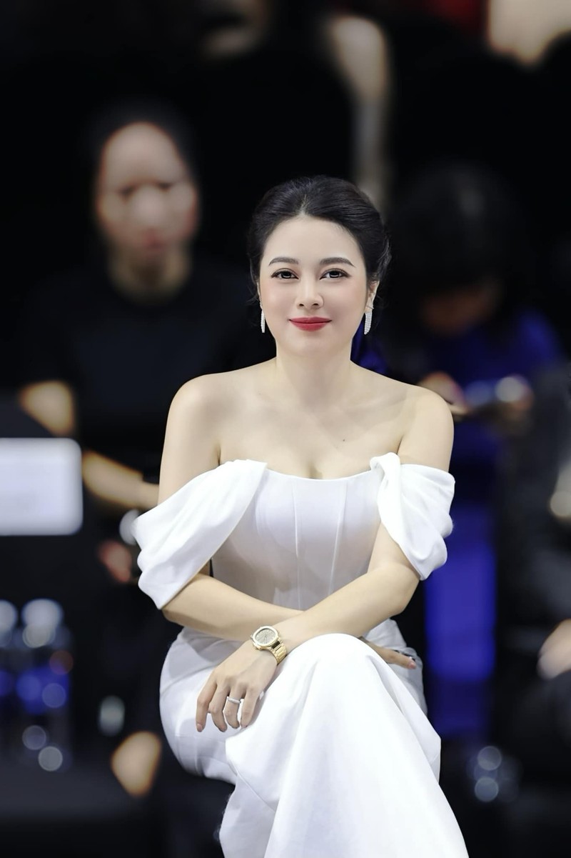 “Phu ba 6 con” co cuoc song sang chanh, hon nhan vien man
