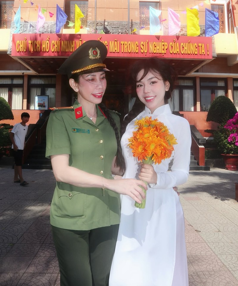 “Flex” co me lam cong an, hot girl Bao Khuyen khien fan xuyt xoa-Hinh-3