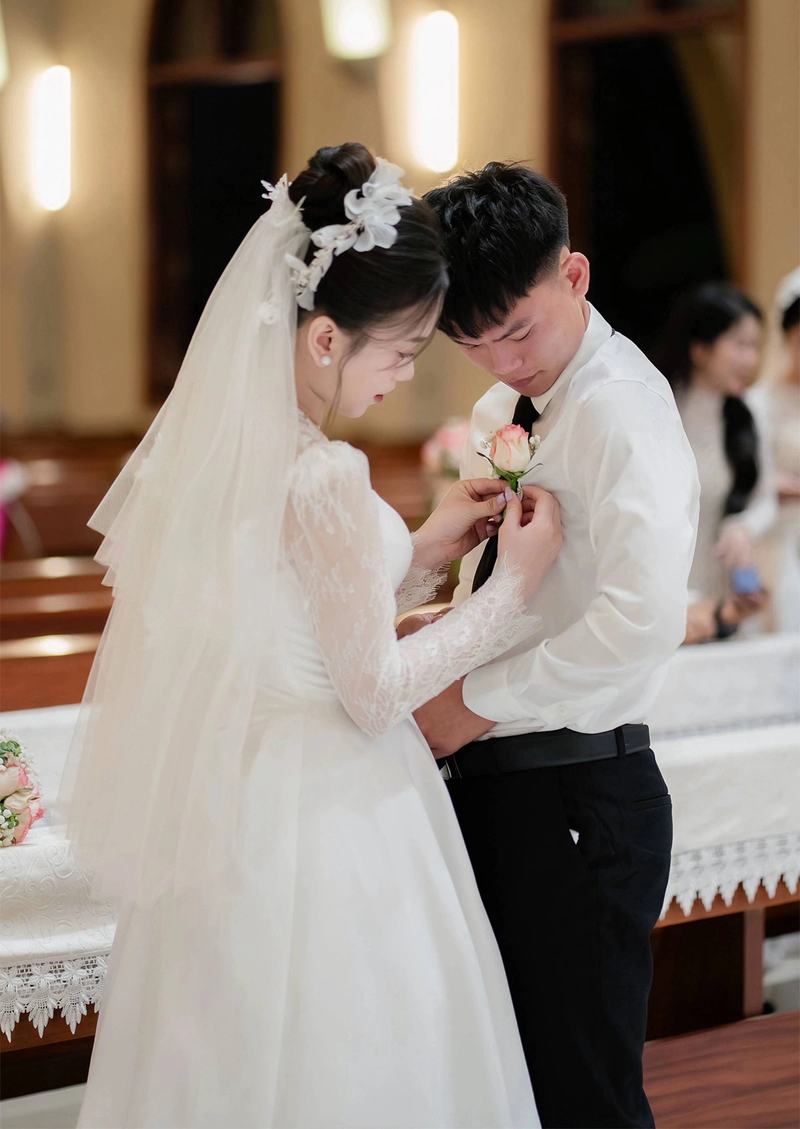 Ho Van Cuong lam dam cuoi, nhan sac co dau khien fan xuyt xoa-Hinh-3