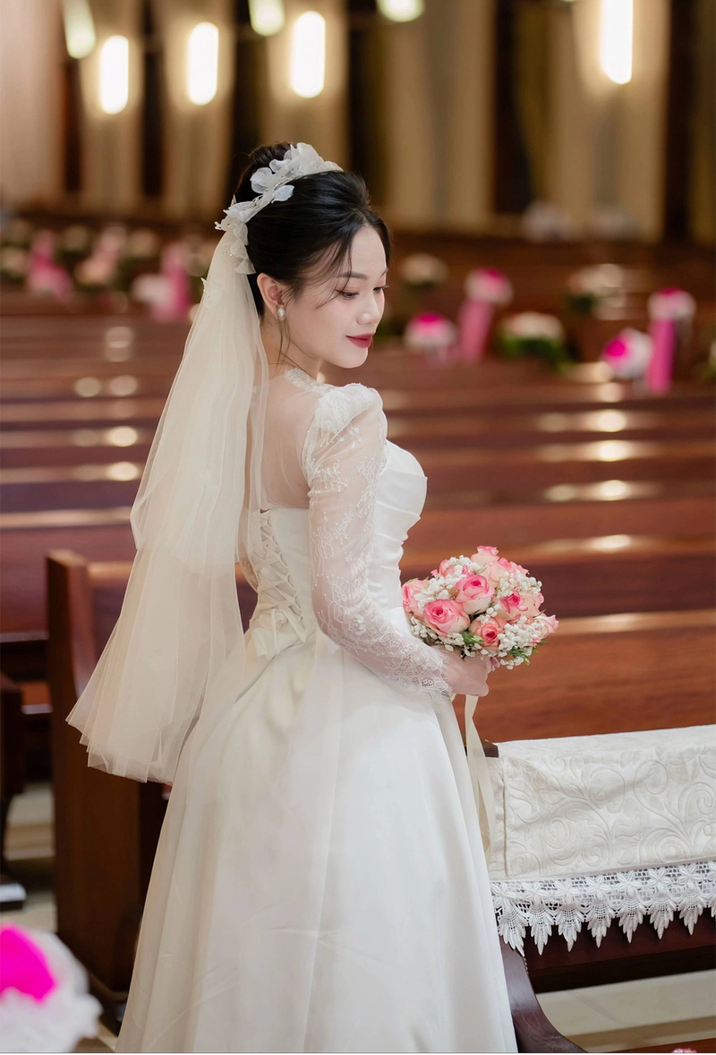 Ho Van Cuong lam dam cuoi, nhan sac co dau khien fan xuyt xoa-Hinh-5