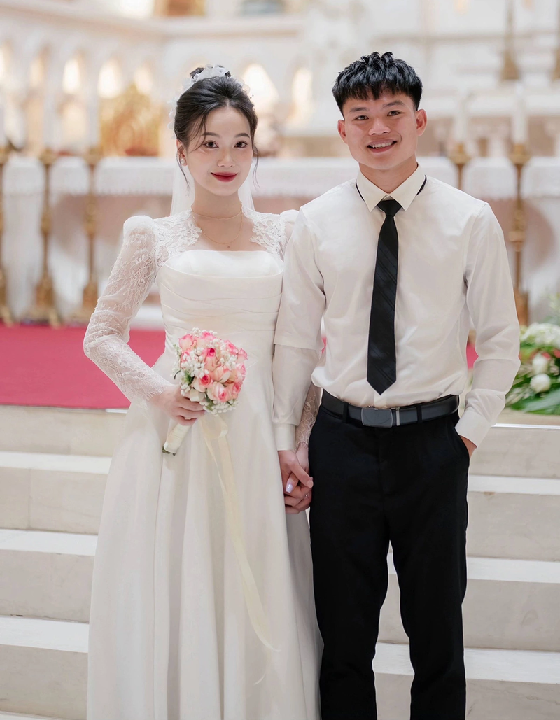 Ho Van Cuong lam dam cuoi, nhan sac co dau khien fan xuyt xoa