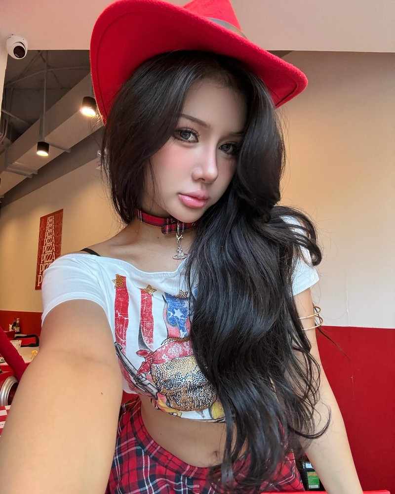 Tiktoker Xuan Ca hoa nu cao boi sanh dieu, goi cam-Hinh-5