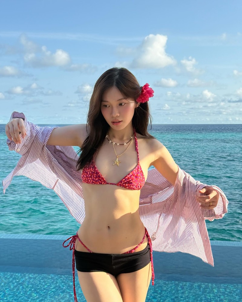Hot girl Ly Pham dien bikini khoe dang ben chong phi cong ngot ngao-Hinh-4