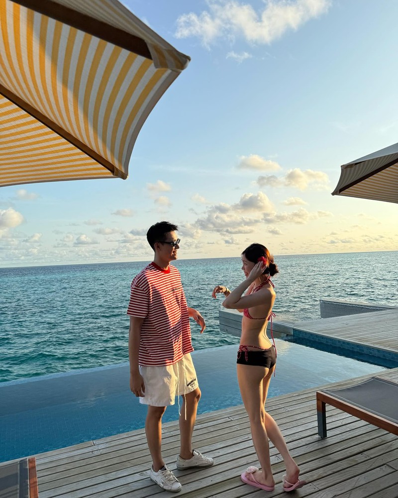 Hot girl Ly Pham dien bikini khoe dang ben chong phi cong ngot ngao-Hinh-5