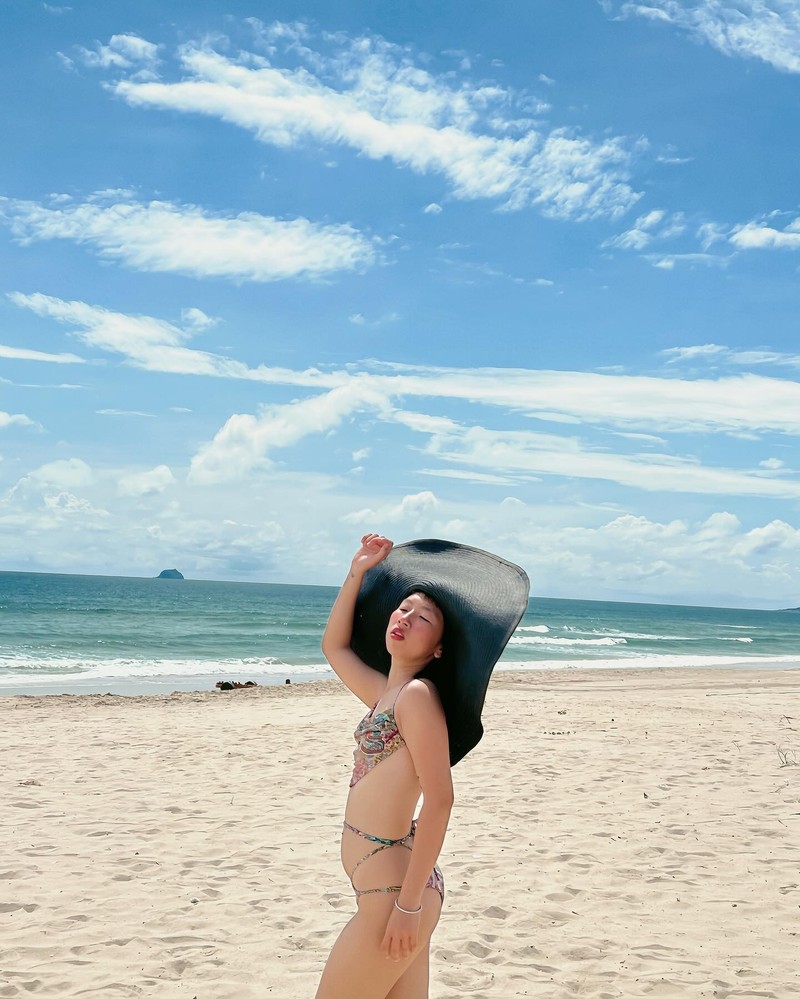Trang Hy dien bikini khoe than hinh tron tria van cuc cuon hut-Hinh-3