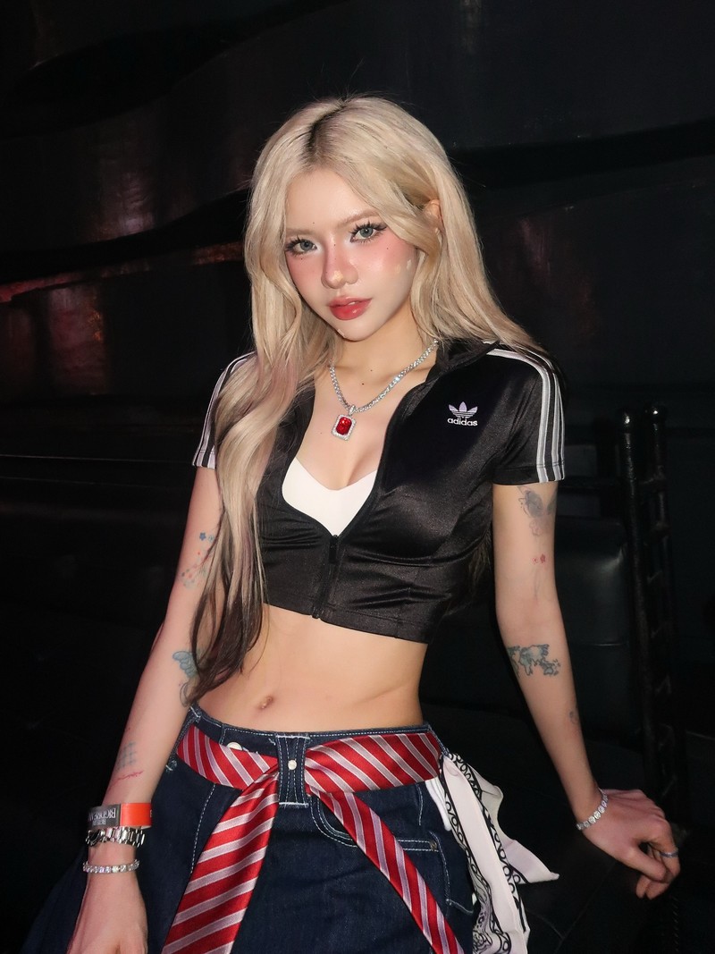 Tiktoker Ciin mac outfit cuc chay khoe giao dien “girl he chien“-Hinh-3