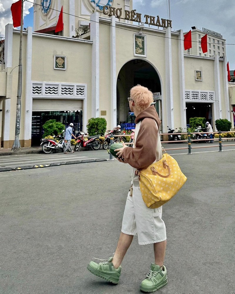 Son Tung M-TP khien MXH bung no khi check-in cho Ben Thanh-Hinh-3