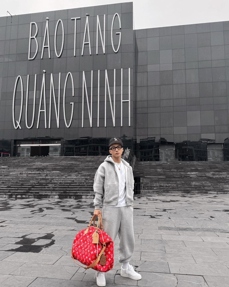 Son Tung M-TP khien MXH bung no khi check-in cho Ben Thanh-Hinh-9