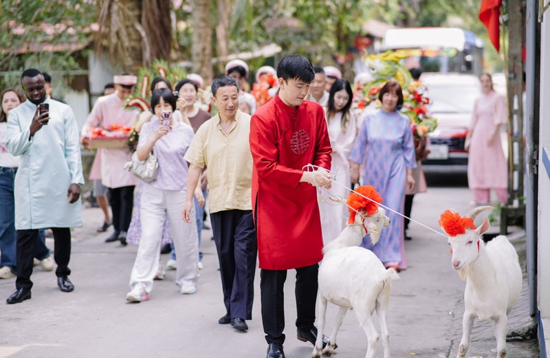 Doc la dam cuoi chu re mang de di hoi vo