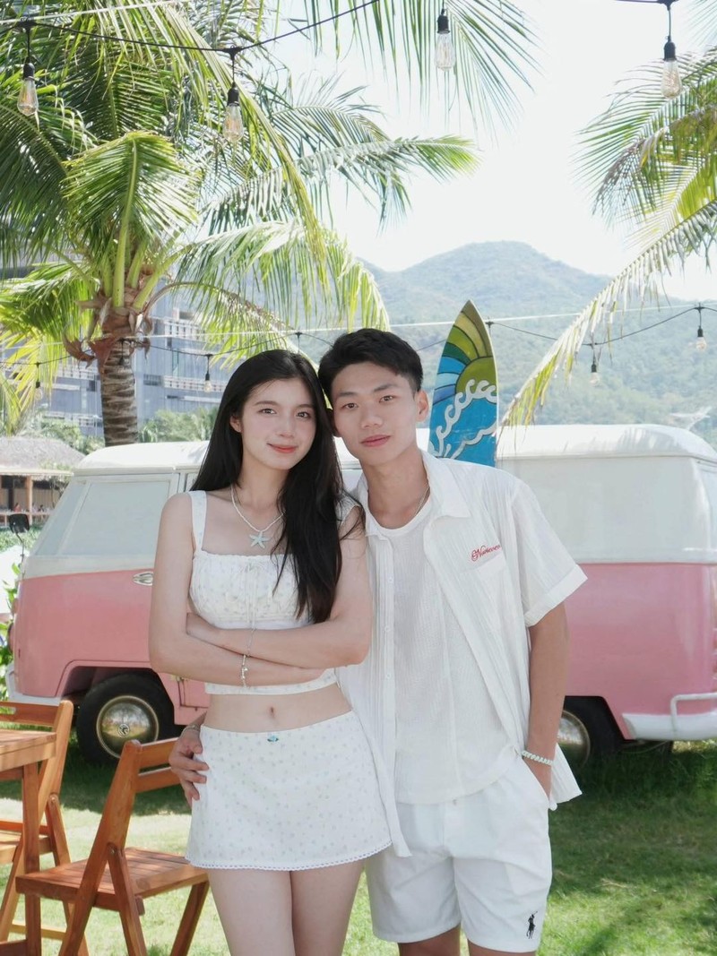 “Hot girl quan nhan” trong le dieu binh hoa nang tho ben ban trai-Hinh-2