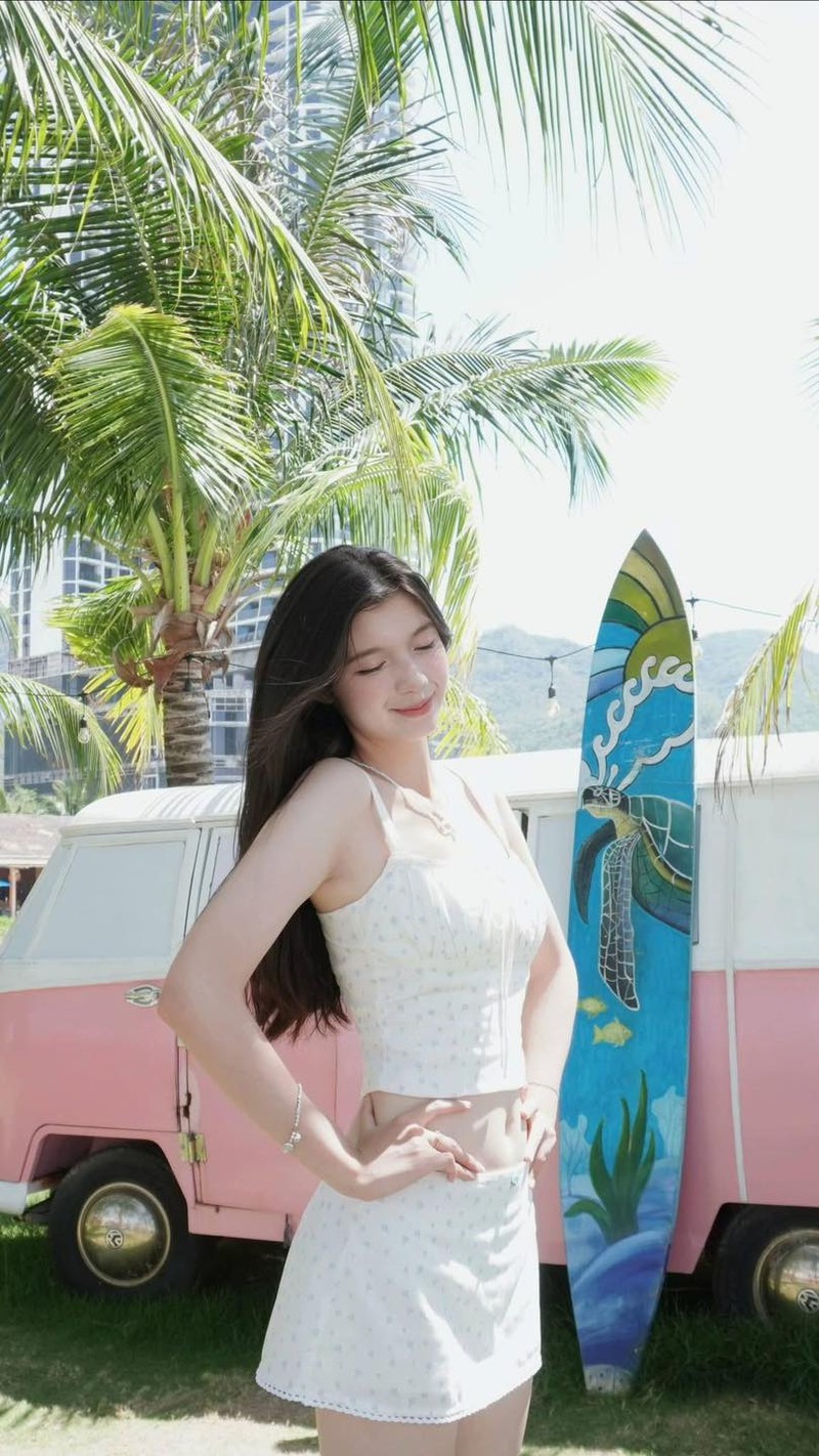 “Hot girl quan nhan” trong le dieu binh hoa nang tho ben ban trai-Hinh-4